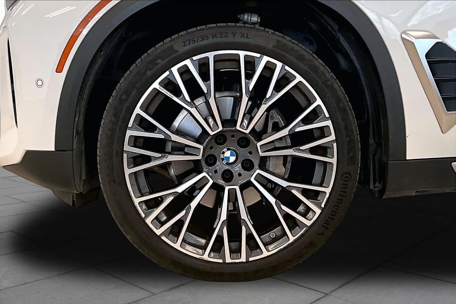 Used 2024 Alpine White BMW sDrive40i image 10