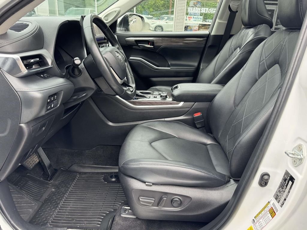 Used 2023 Beige Toyota Platinum image 21