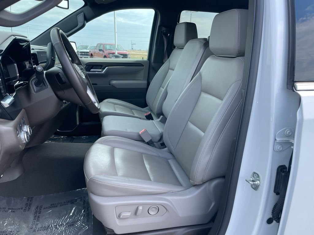 Used 2025 White GMC SLT image 8
