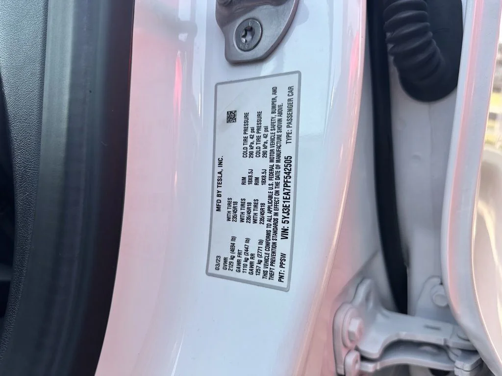 Used 2023 White Tesla Base image 24