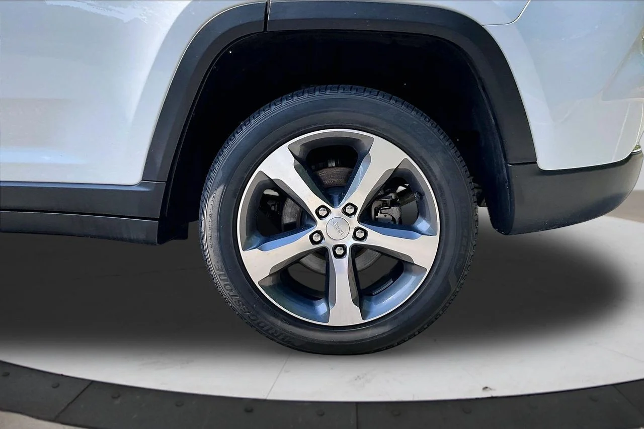 Certified Used 2023 White Jeep Limited image 34