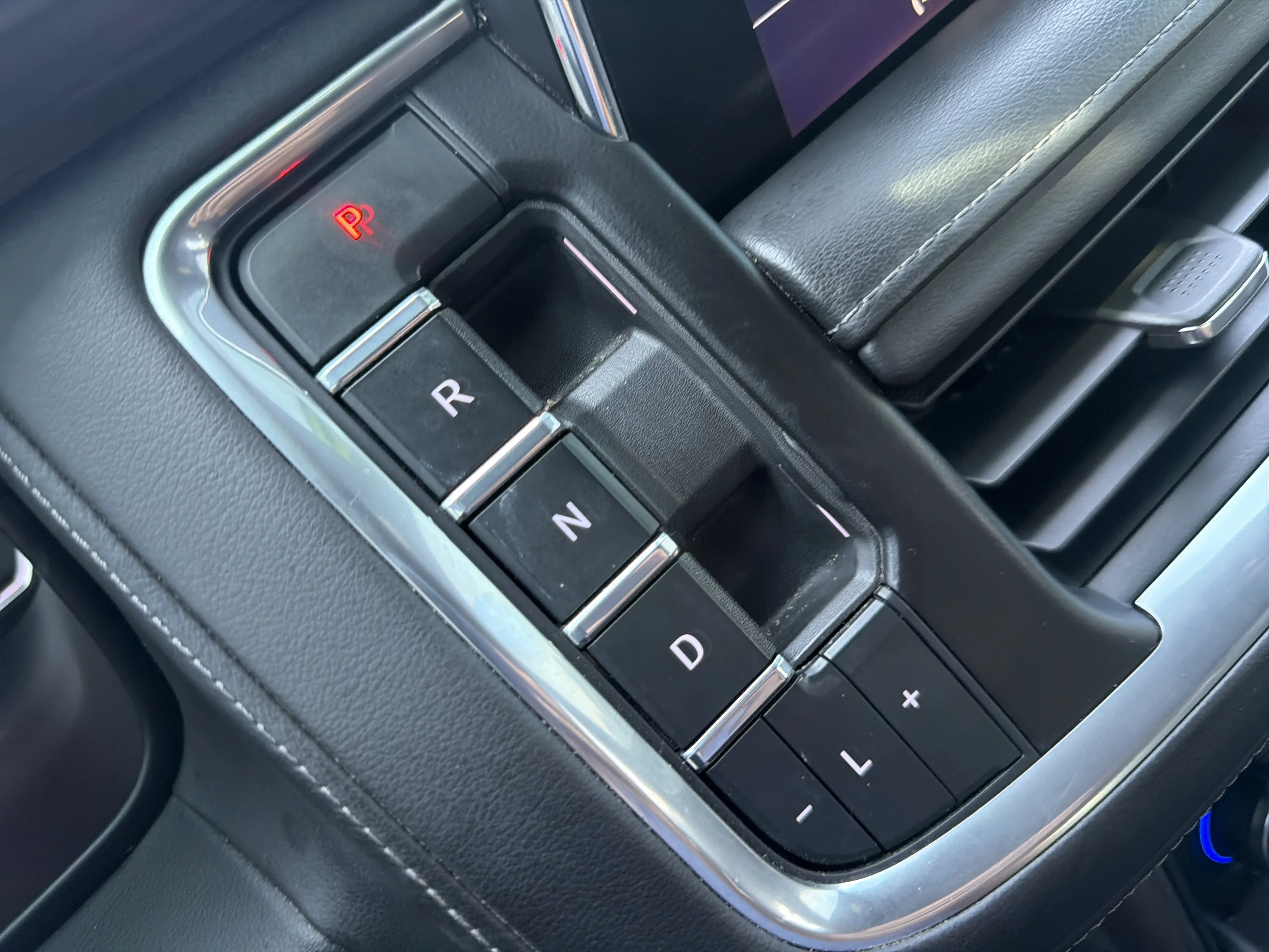 Used 2021 Black Chevrolet Z71 image 24