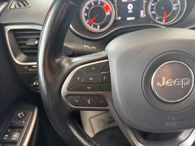 Certified Used 2020 White Jeep Latitude Plus image 28
