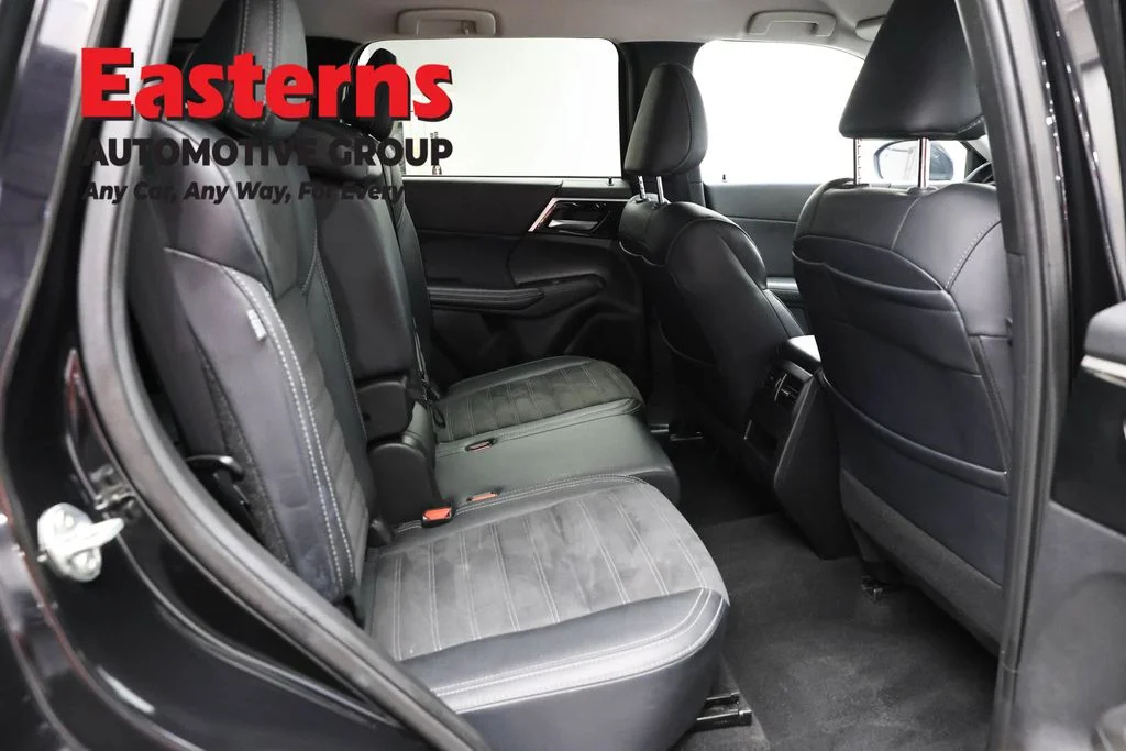 Used 2024 Black Mitsubishi SE image 24