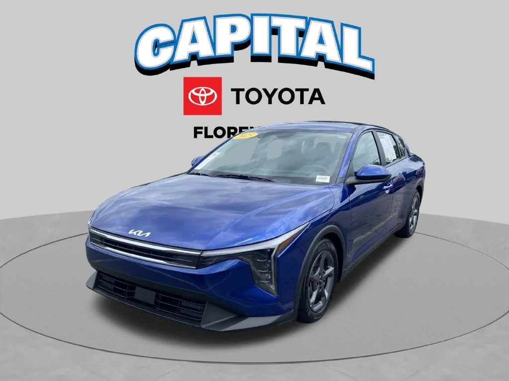 Used 2025  Kia LXS image 2