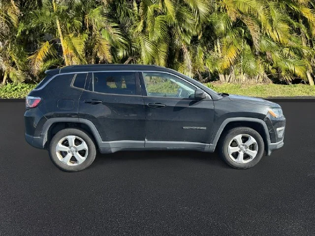 Used 2019 Black Jeep Latitude image 3