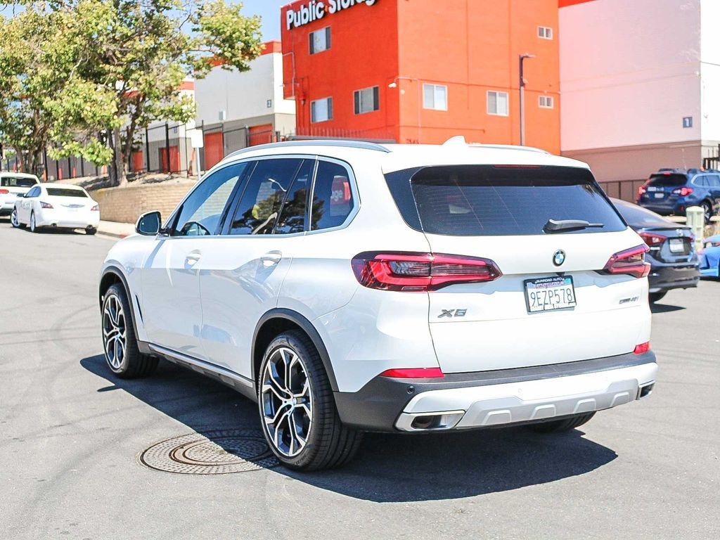 Used 2023 White BMW sDrive40i image 4
