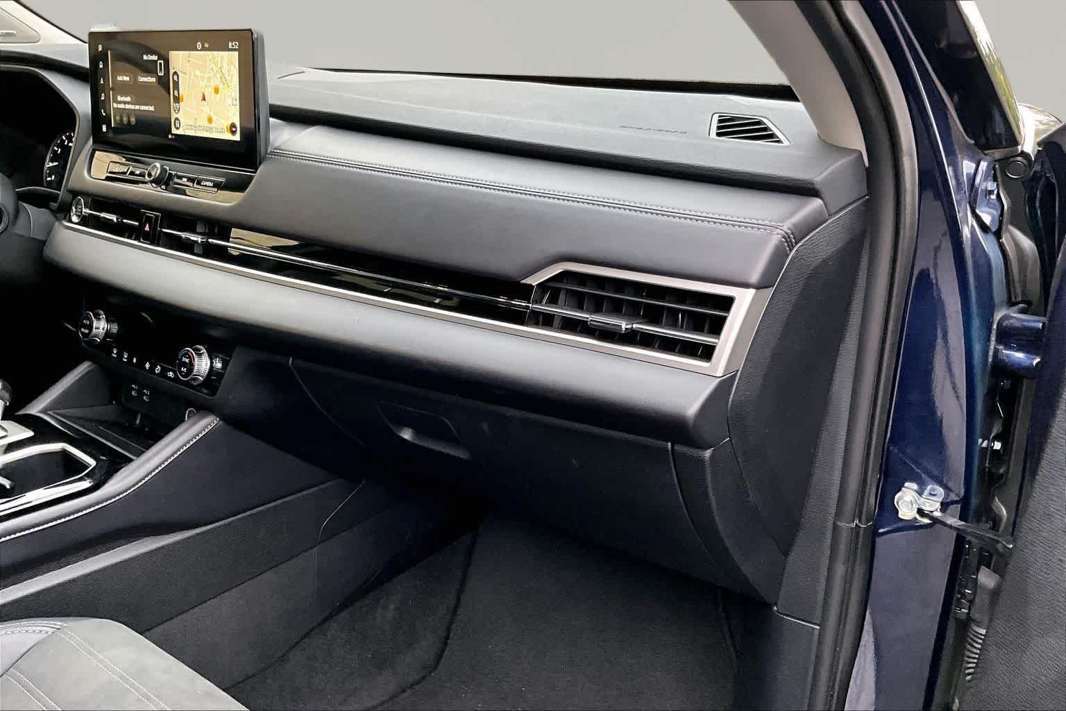 Used 2025 Cosmic Blue Metallic Mitsubishi SE image 19