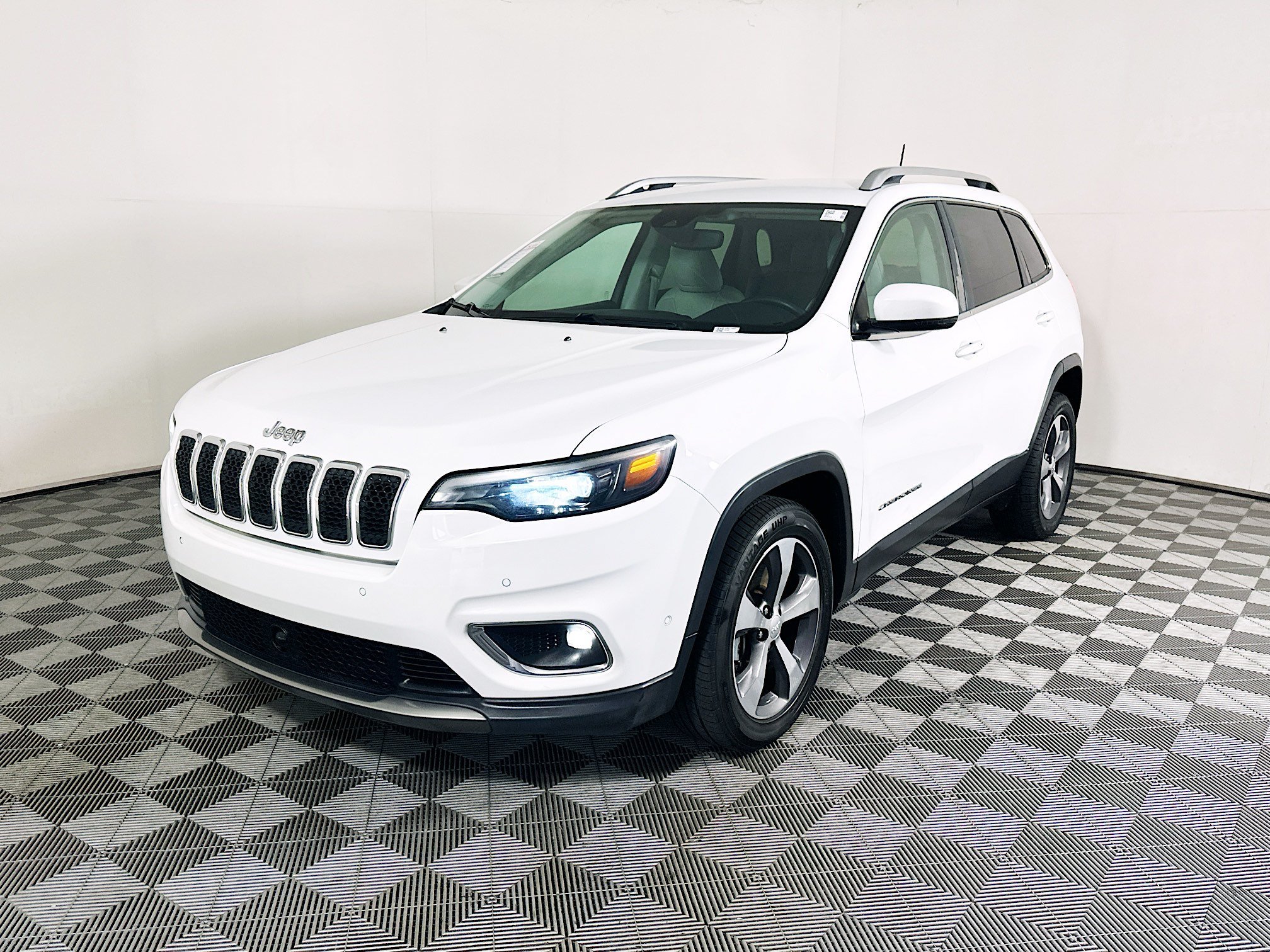 Used 2019 Bright White Clearcoat Jeep Limited image 7