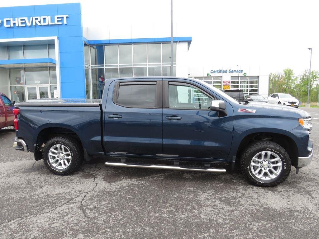 Used 2022 Blue Metallic Chevrolet LT image 6