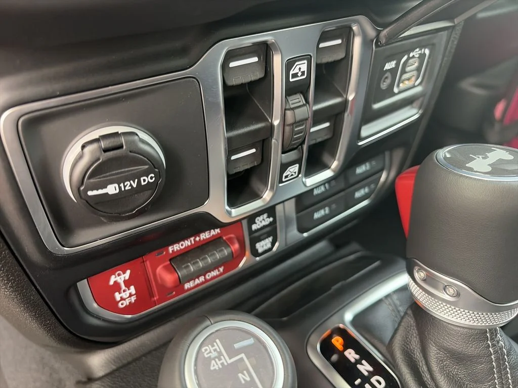 New 2026 Tuscadero Pearlcoat Jeep Rubicon image 25