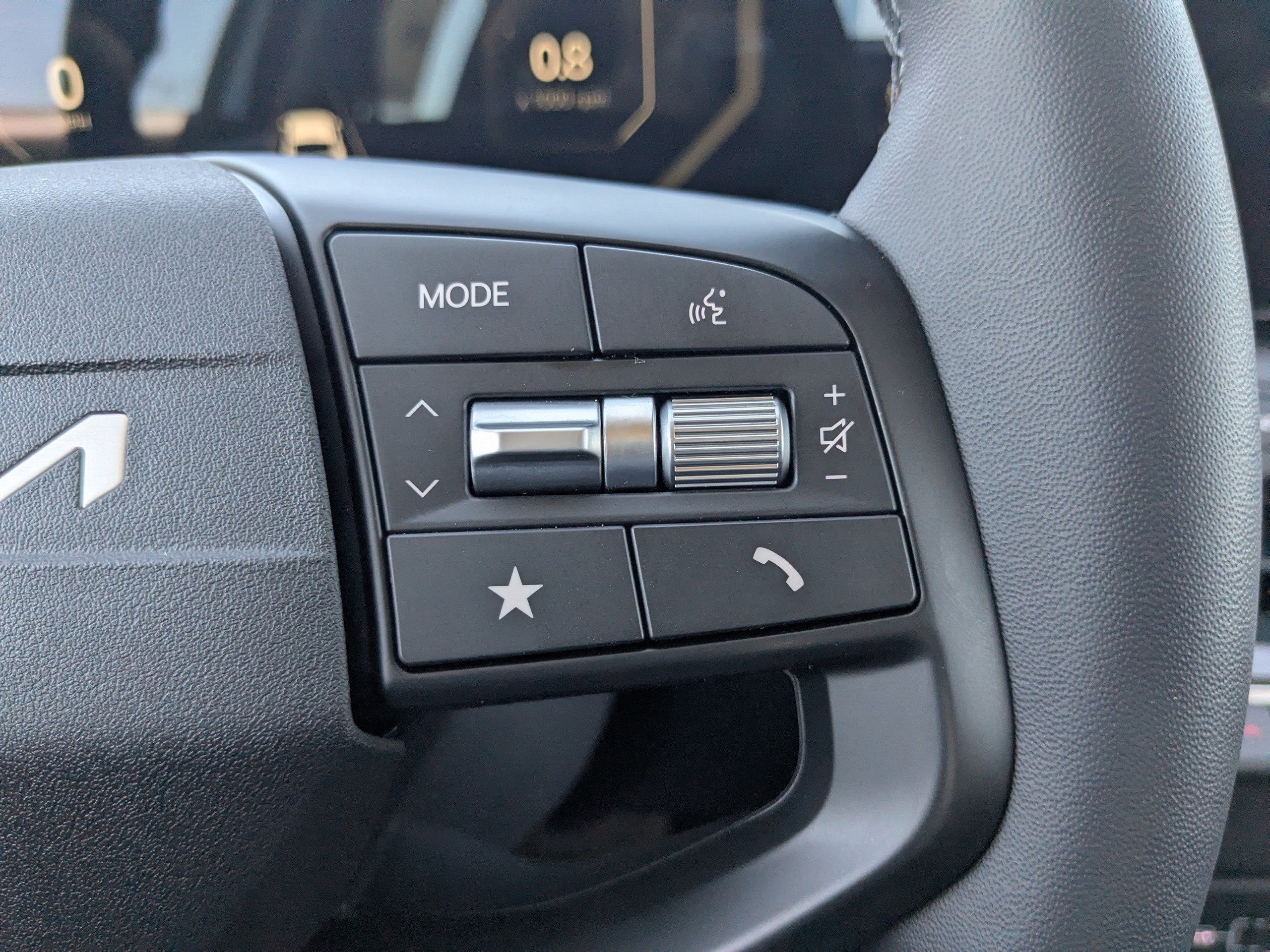 New 2025 Snow White Pearl Kia EX image 31