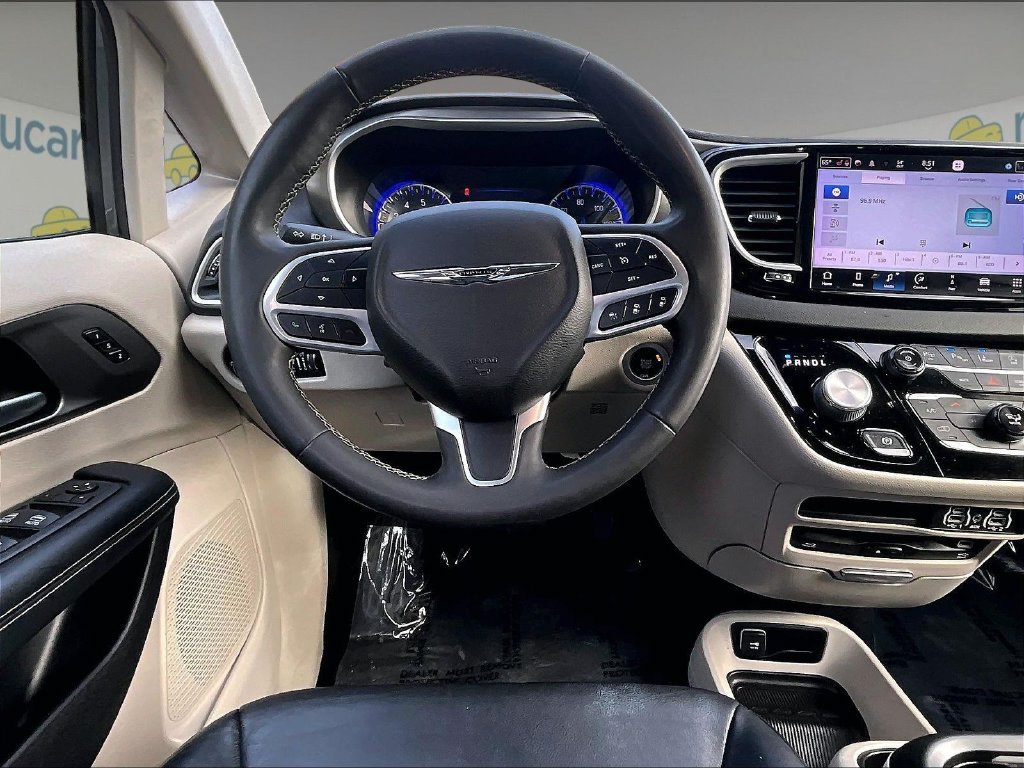 Used 2022 Ceramic Gray Clearcoat Chrysler Touring L image 18