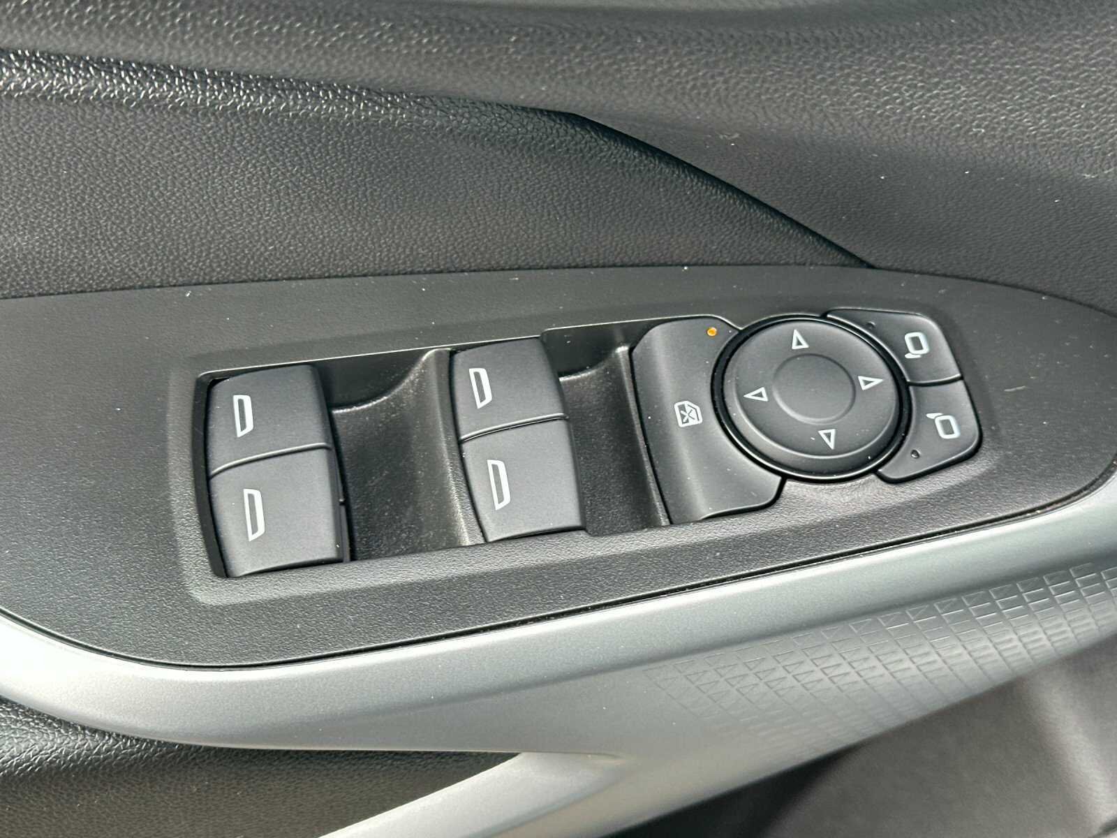 Used 2025 Summit White Chevrolet 1RS 4D Sport Utility image 13