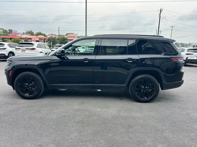 Used 2025 Black Jeep Altitude image 4