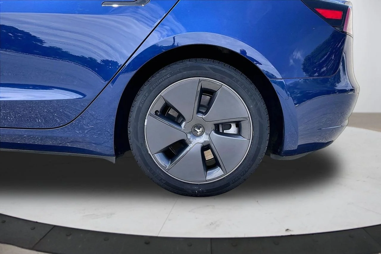 Used 2021  Tesla Standard Range Plus image 37