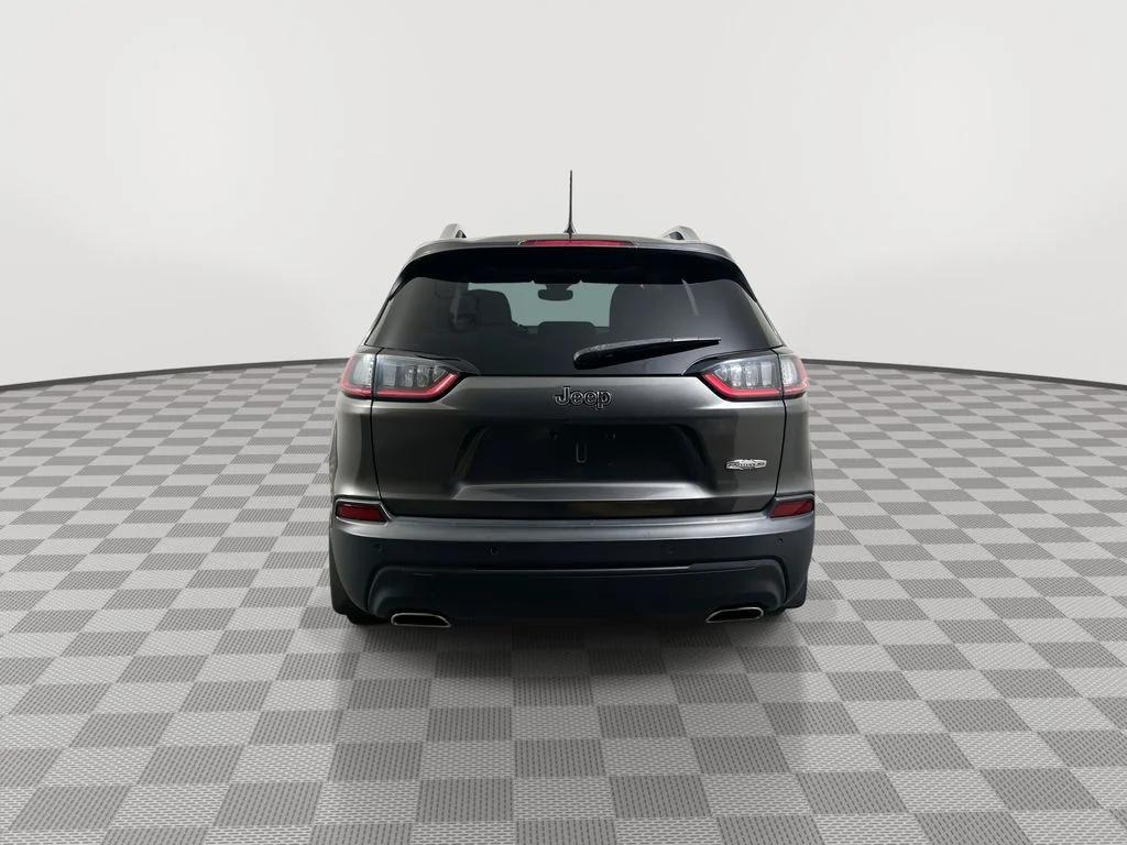 Used 2021 Gray Jeep Latitude Lux image 7