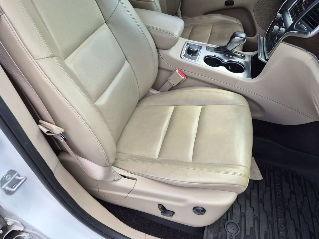Used 2018 White Jeep Limited image 29