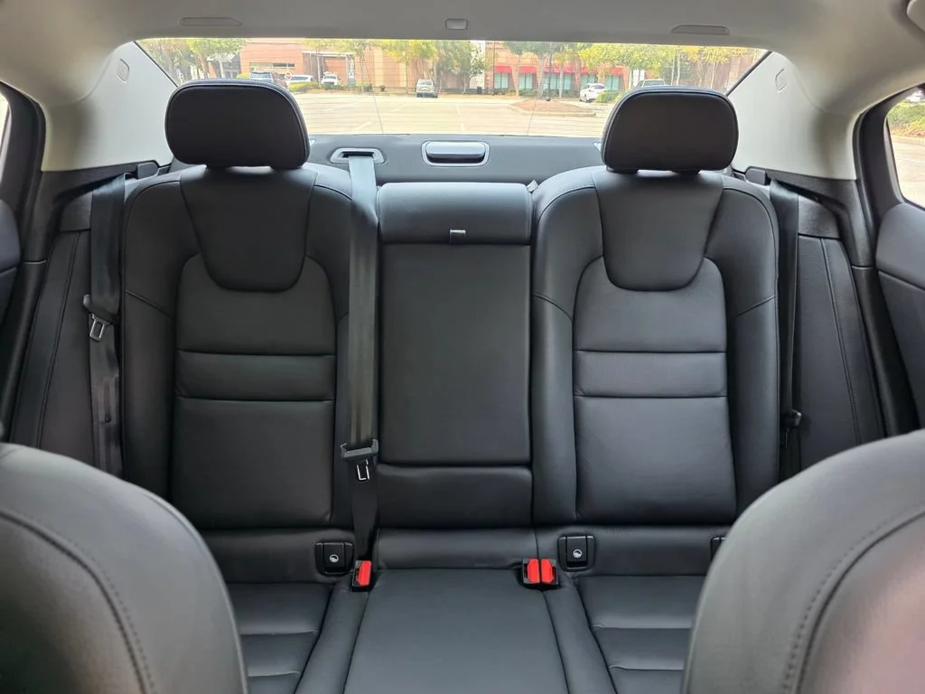 Used 2024 White Volvo T8 Ultimate Dark Theme image 25