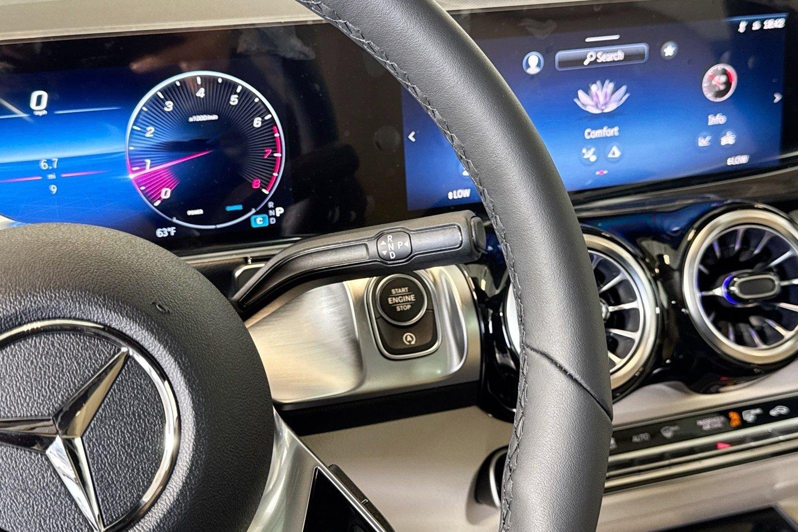 New 2026 Polar White Mercedes-Benz GLB 250 image 15