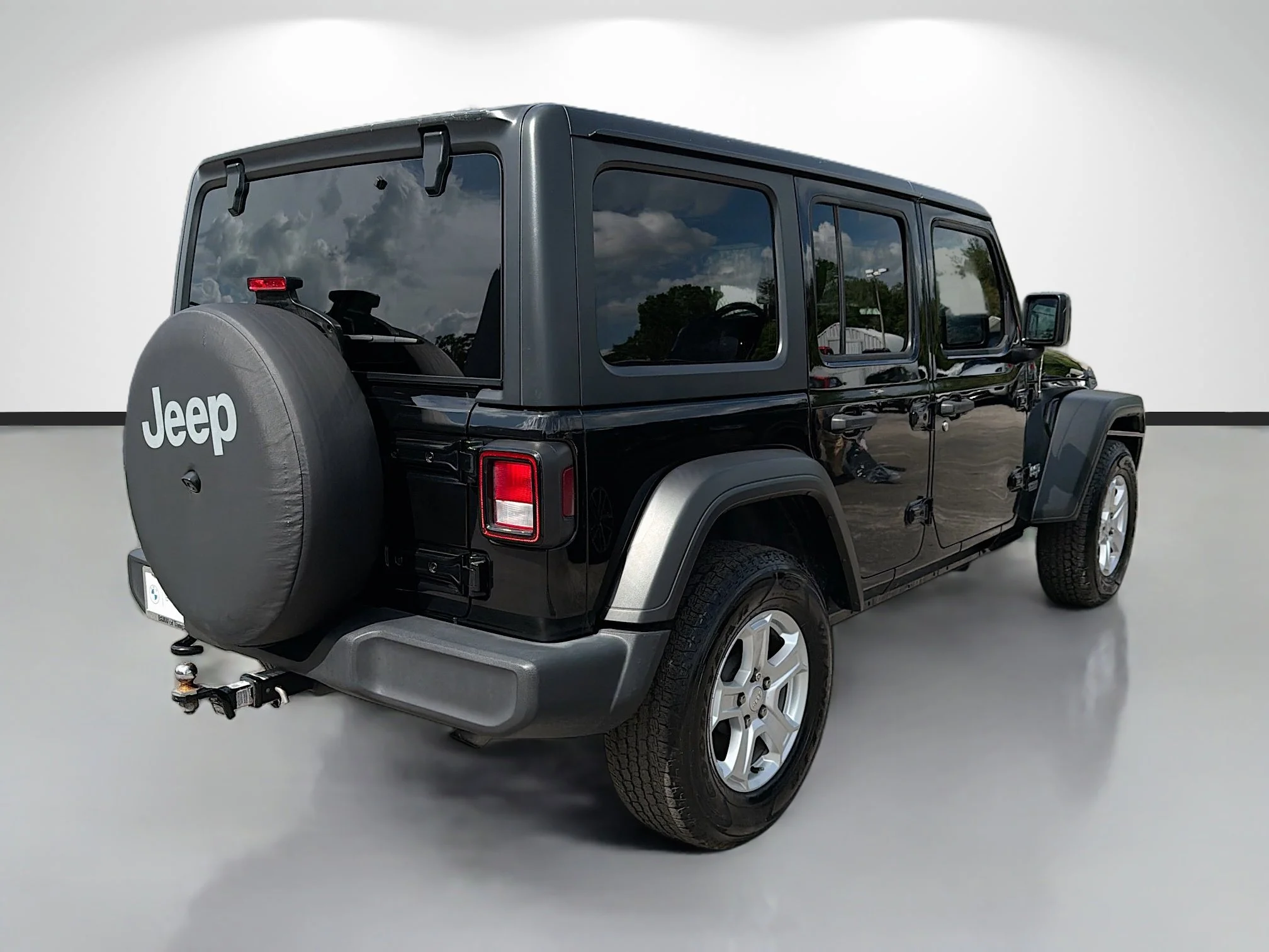 Used 2019 Black Clearcoat Jeep Sport S image 3