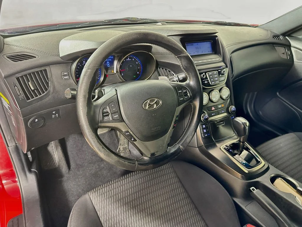 Used 2013 Red Hyundai 2.0T image 9
