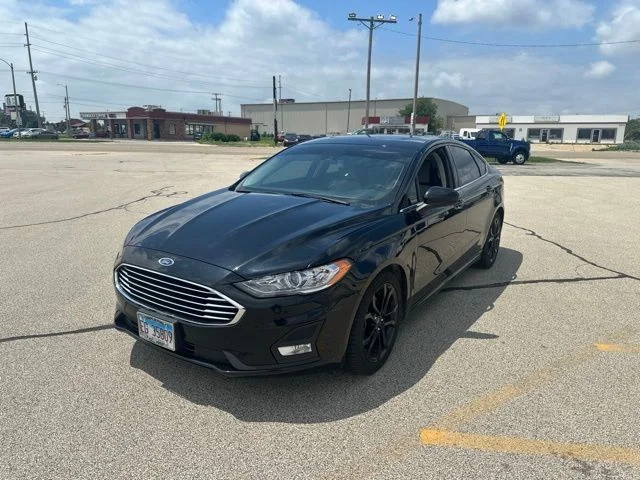 Used 2020 Black Ford SE image 2