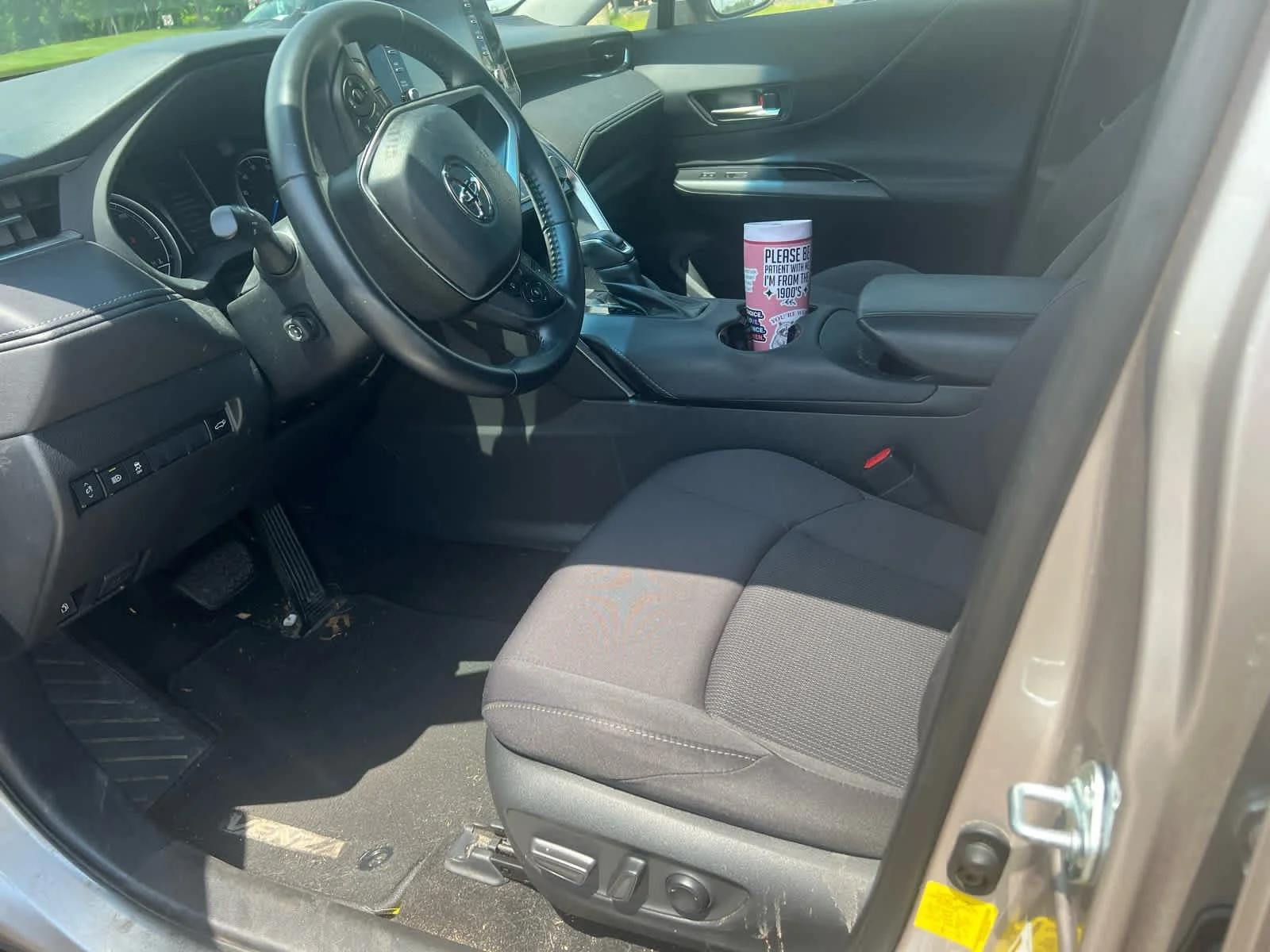 Used 2021 Titanium Glow Toyota LE image 9