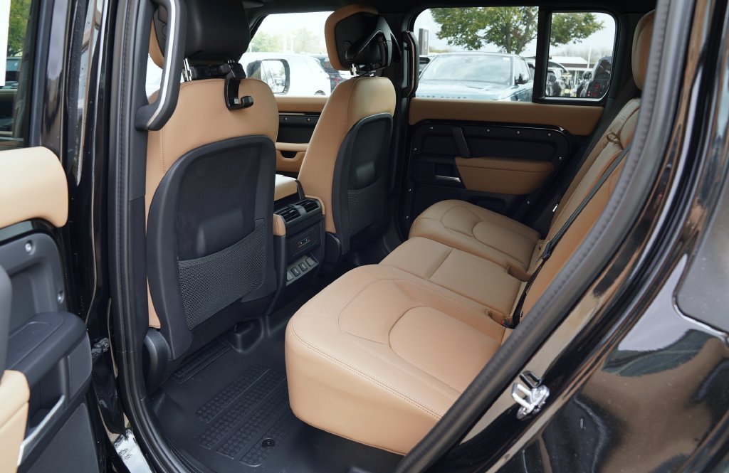 New 2026 Santorini Black Land Rover X-Dynamic SE image 29