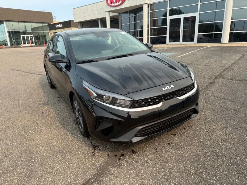 Used 2024 Black Kia LXS image 4