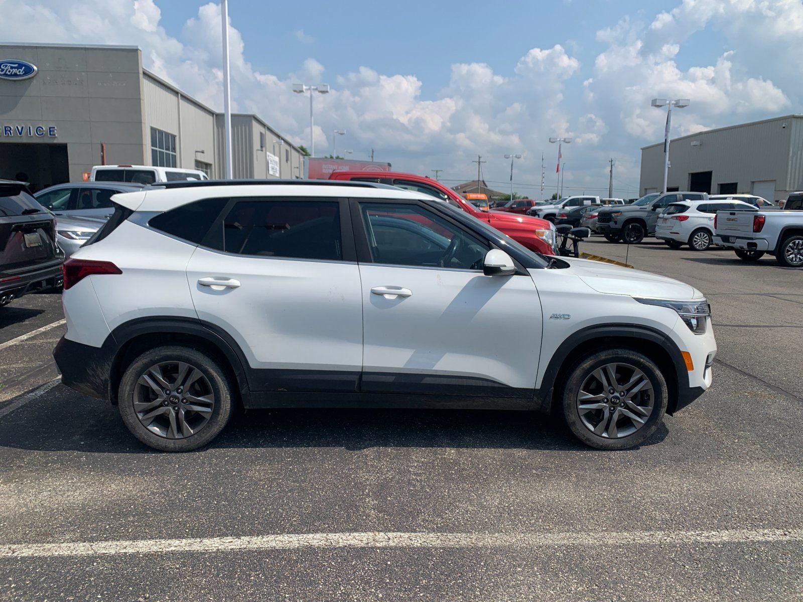 Used 2021 White Kia S image 2