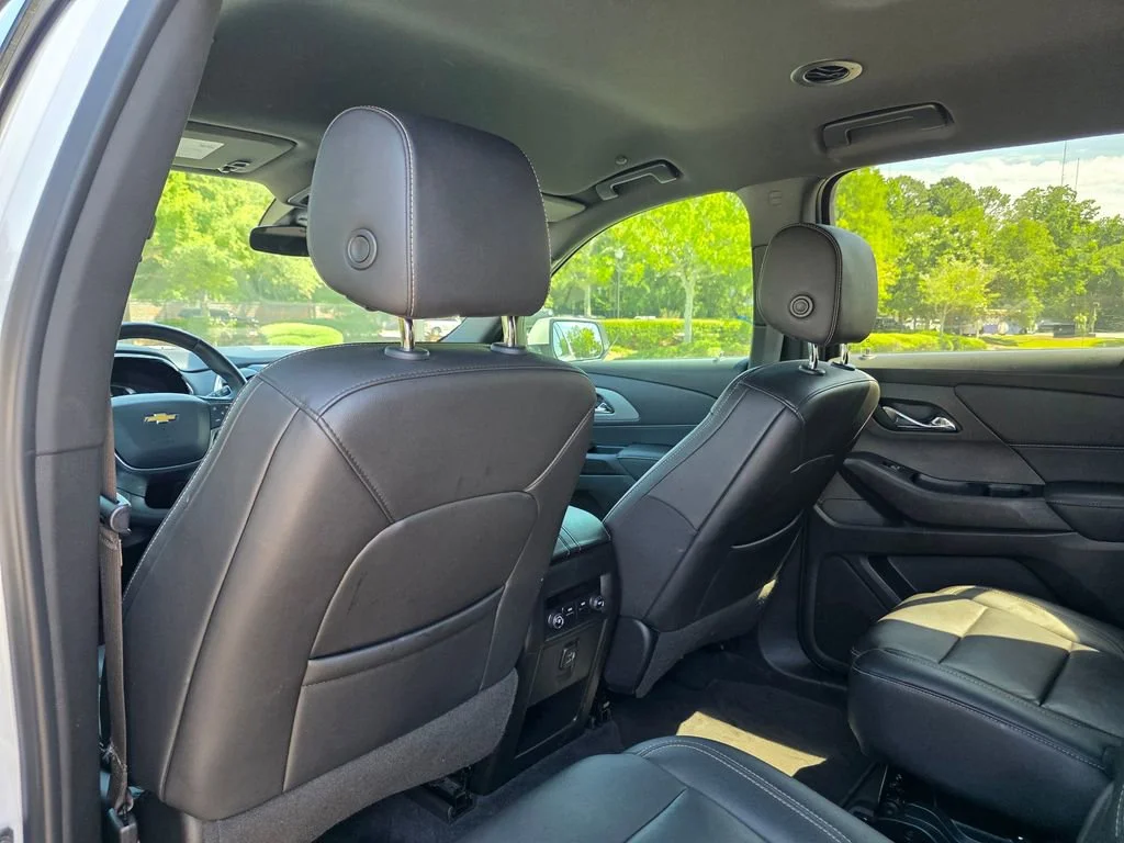 Used 2023 Iridescent Pearl Tricoat Chevrolet LT Leather image 30
