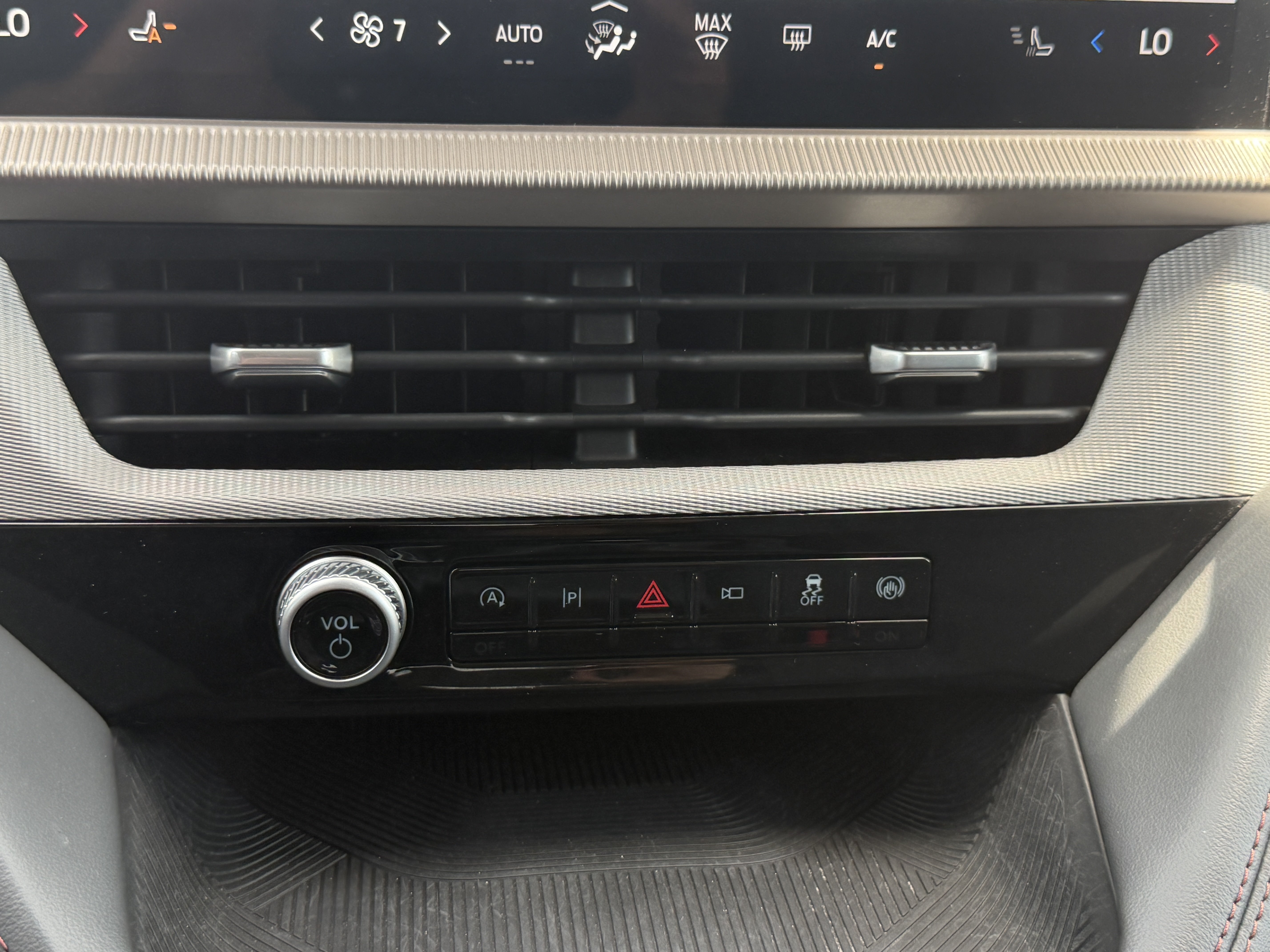 Used 2025 Black Metallic Ford Active image 29