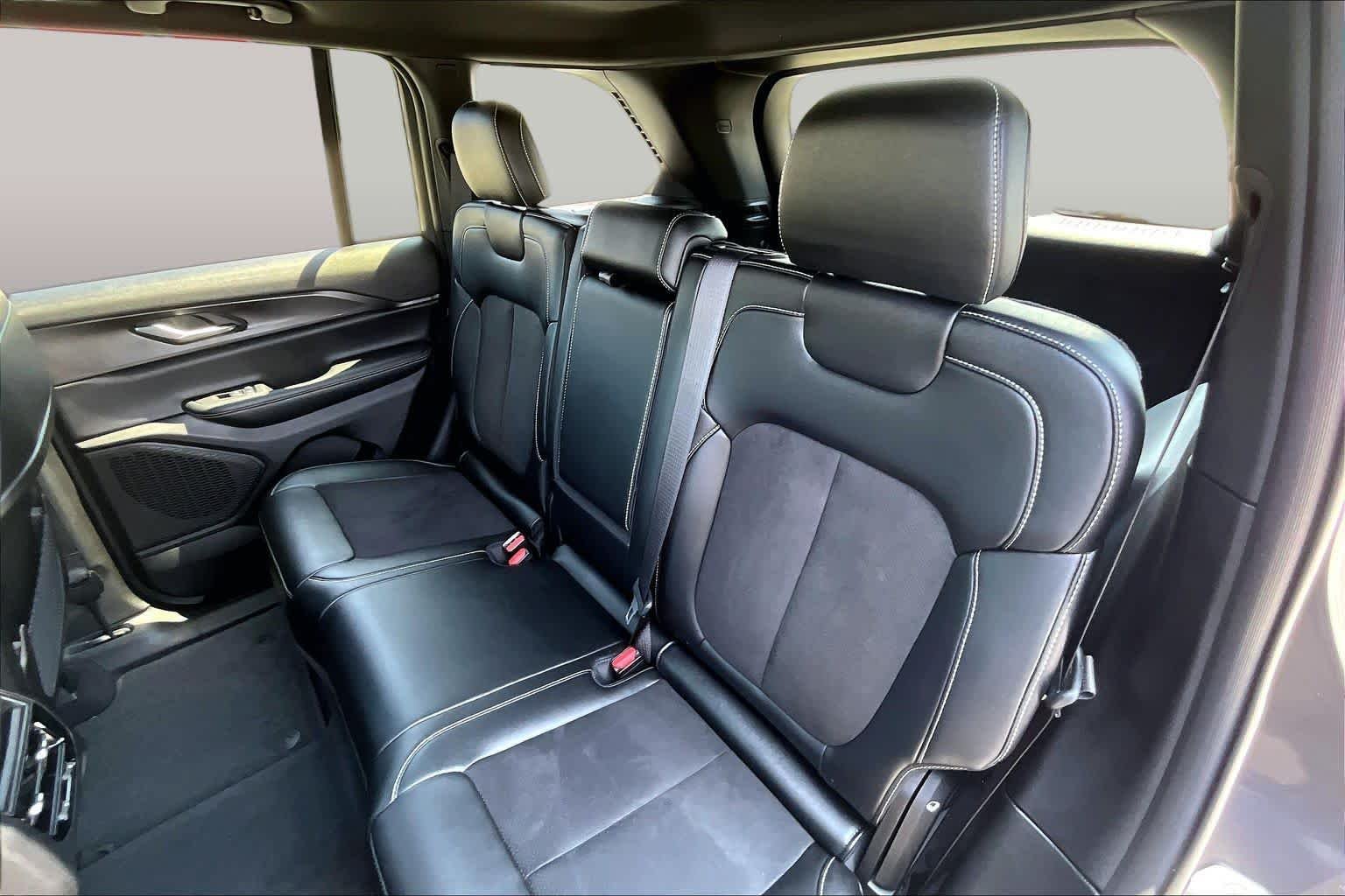 Used 2023 Baltic Gray Metallic Clearcoat Jeep Altitude image 21