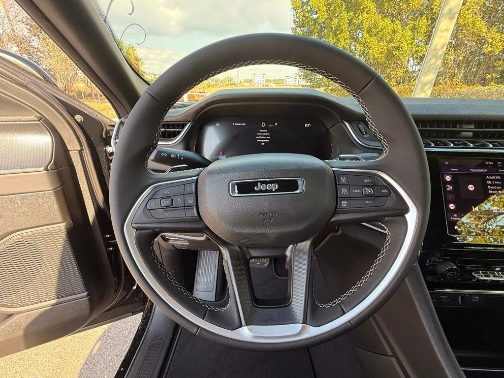 New 2026 Diamond Black Crystal Pearlcoat Jeep Laredo image 21