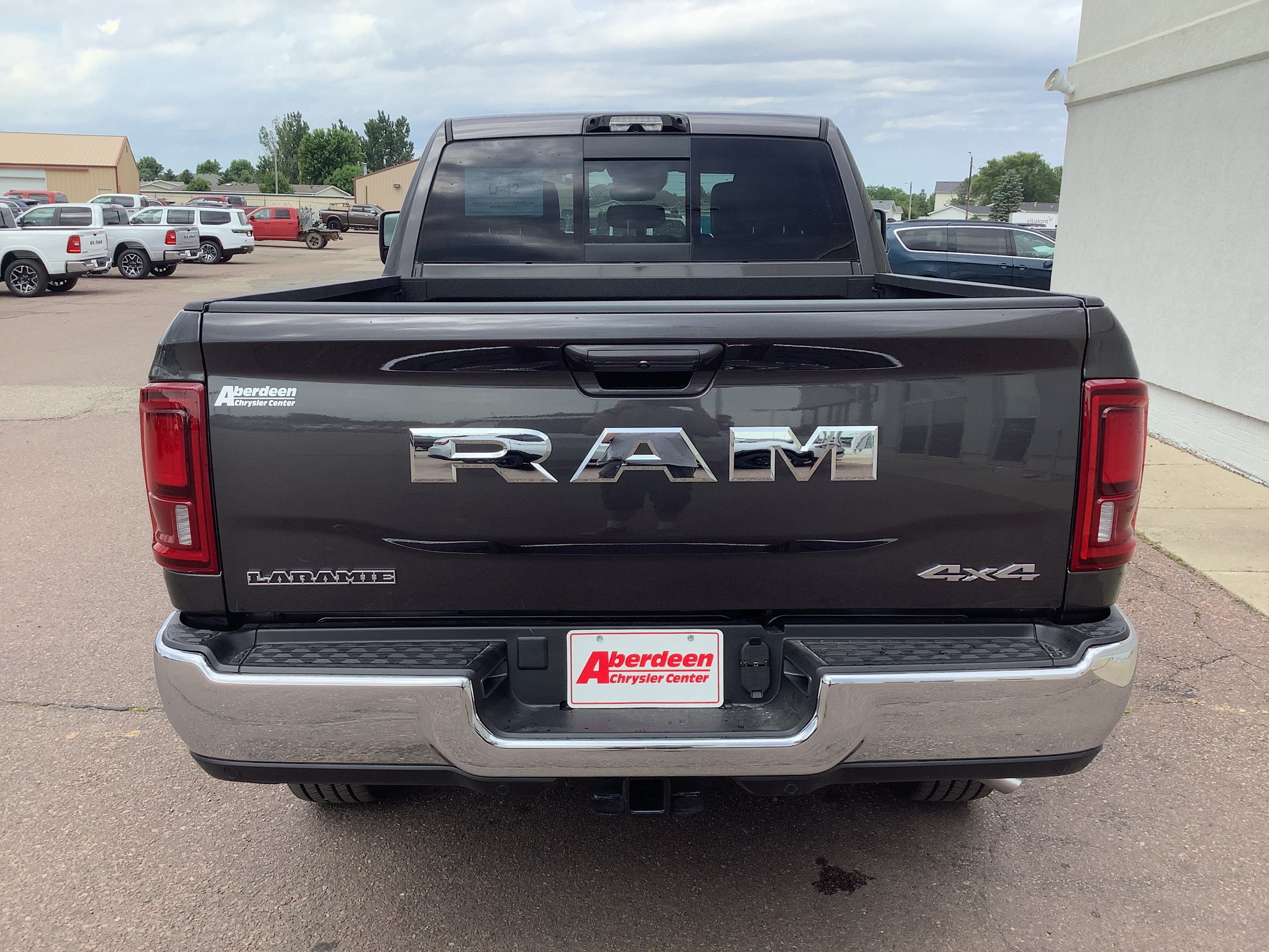 New 2026 Granite Crystal Metallic Clear-Coat Exterior Paint RAM Laramie image 6