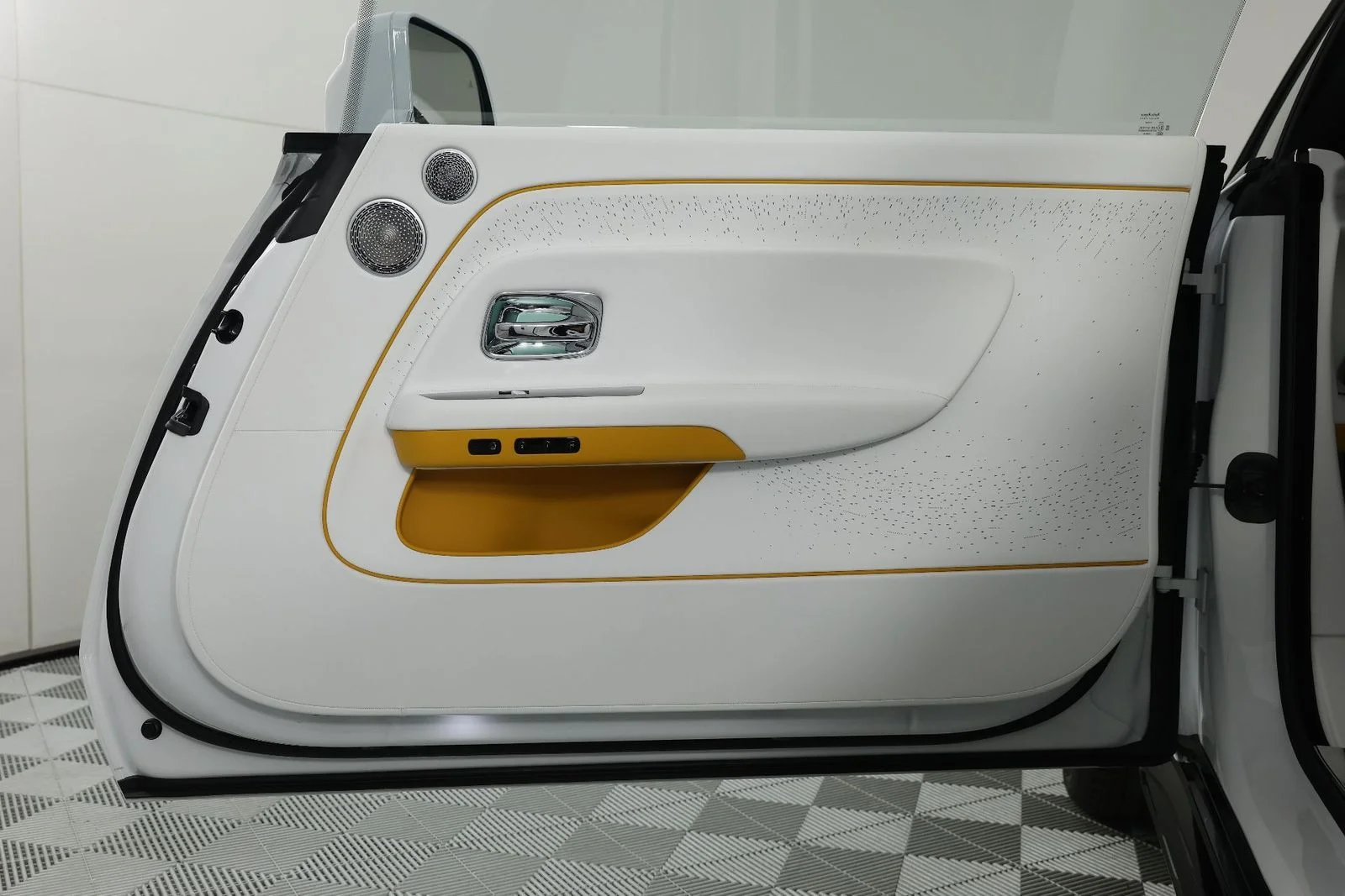 New 2025 Arctic White Rolls-Royce Black Badge image 23