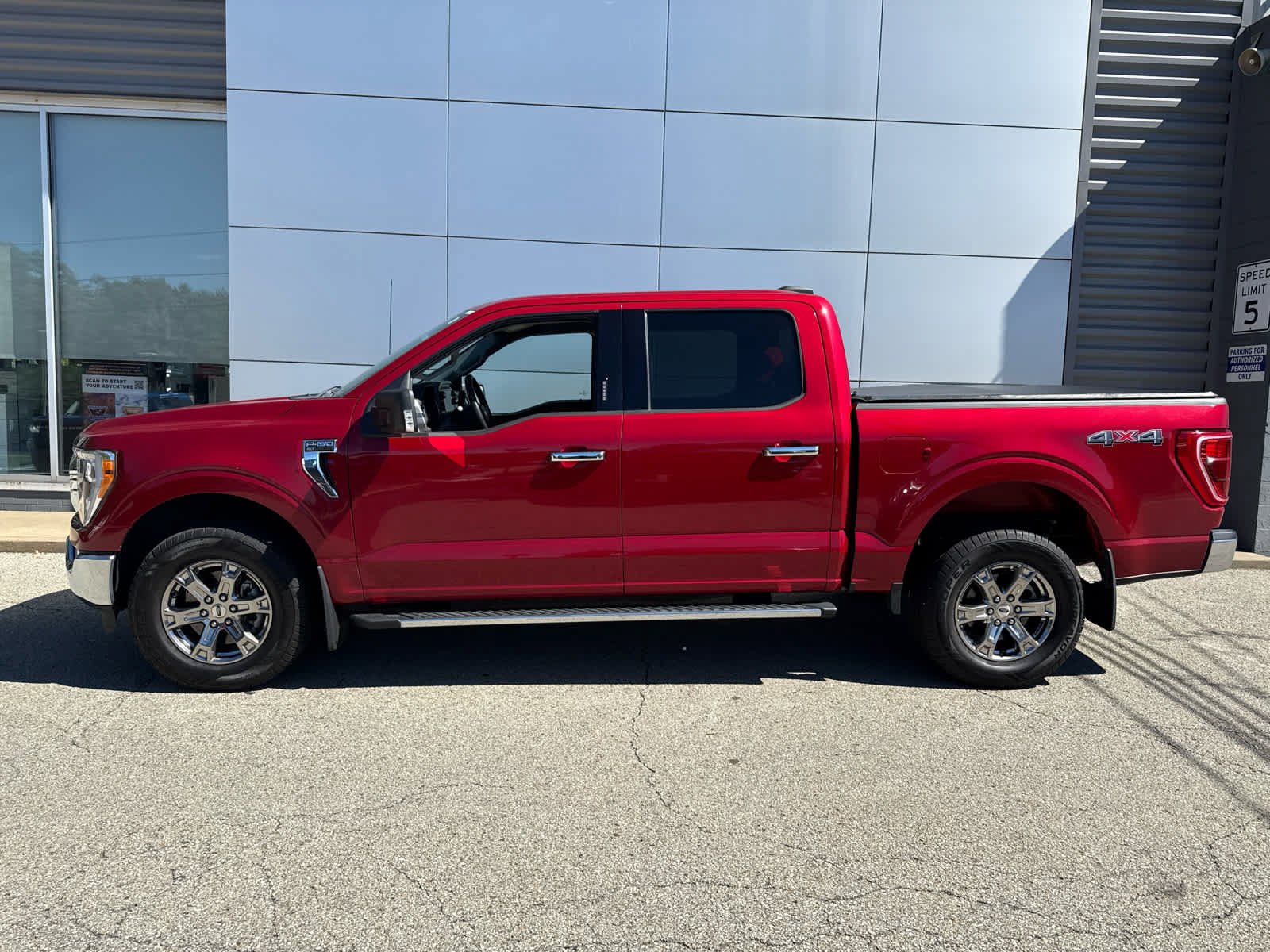 Used 2021 Rapid Red Metallic Tinted Clearcoat Ford XLT image 20