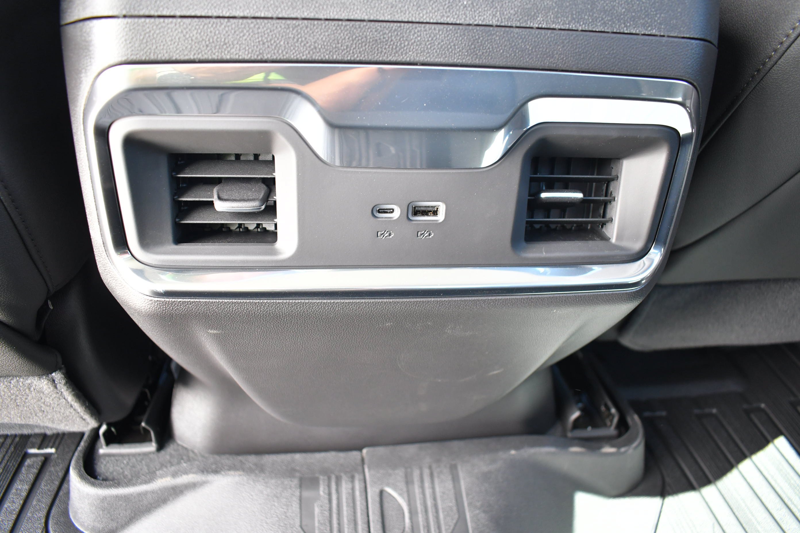 New 2026 Sterling Metallic GMC Elevation image 28