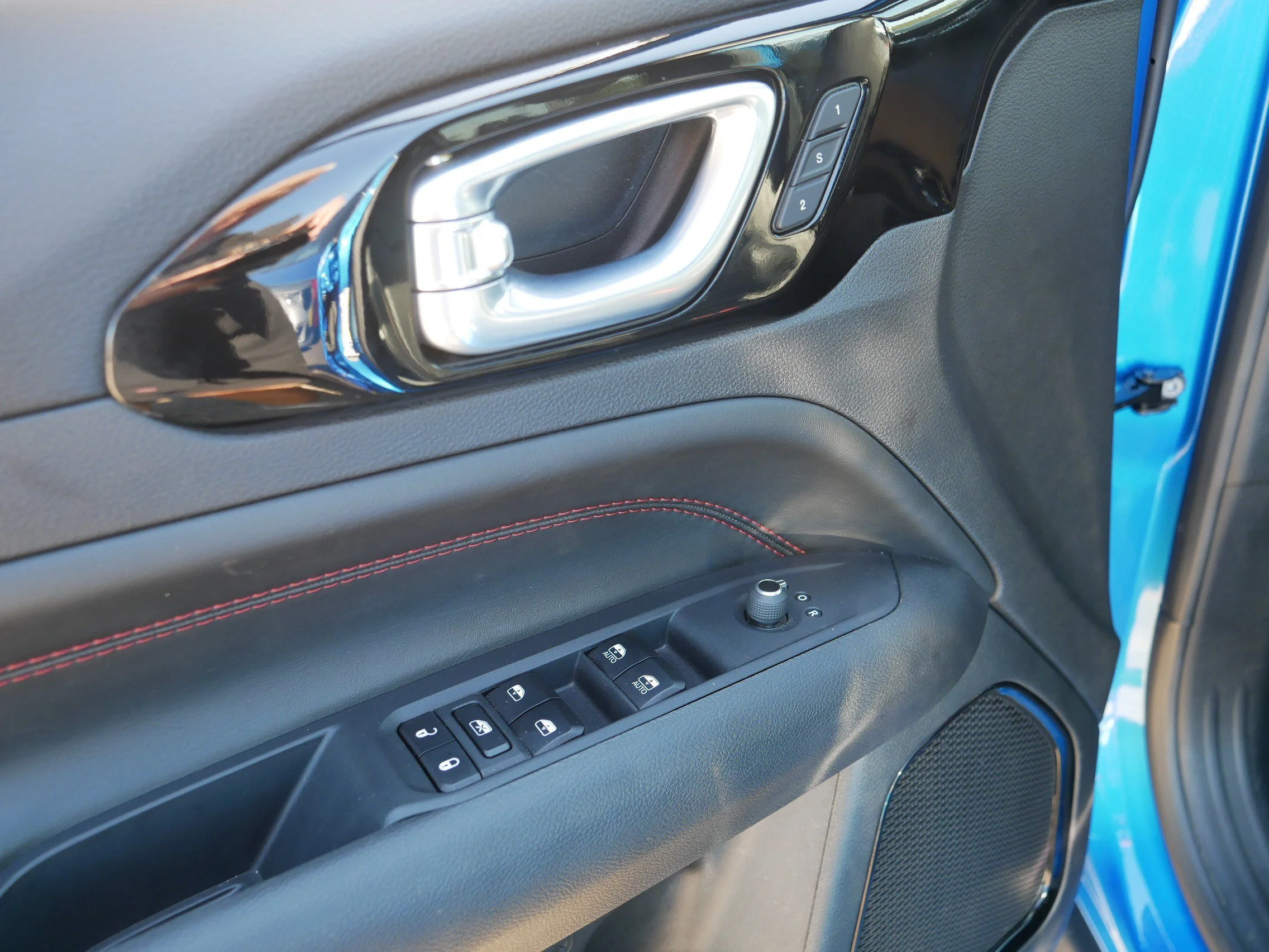 Used 2025 Hydro Blue Pearlcoat Jeep Trailhawk image 19