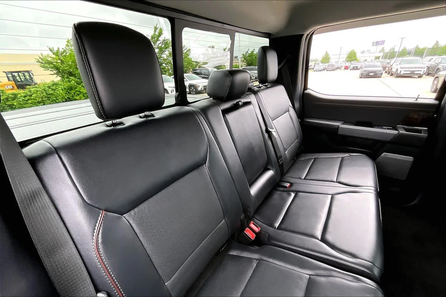 Used 2024 Agate Black Metallic Ford LARIAT image 18