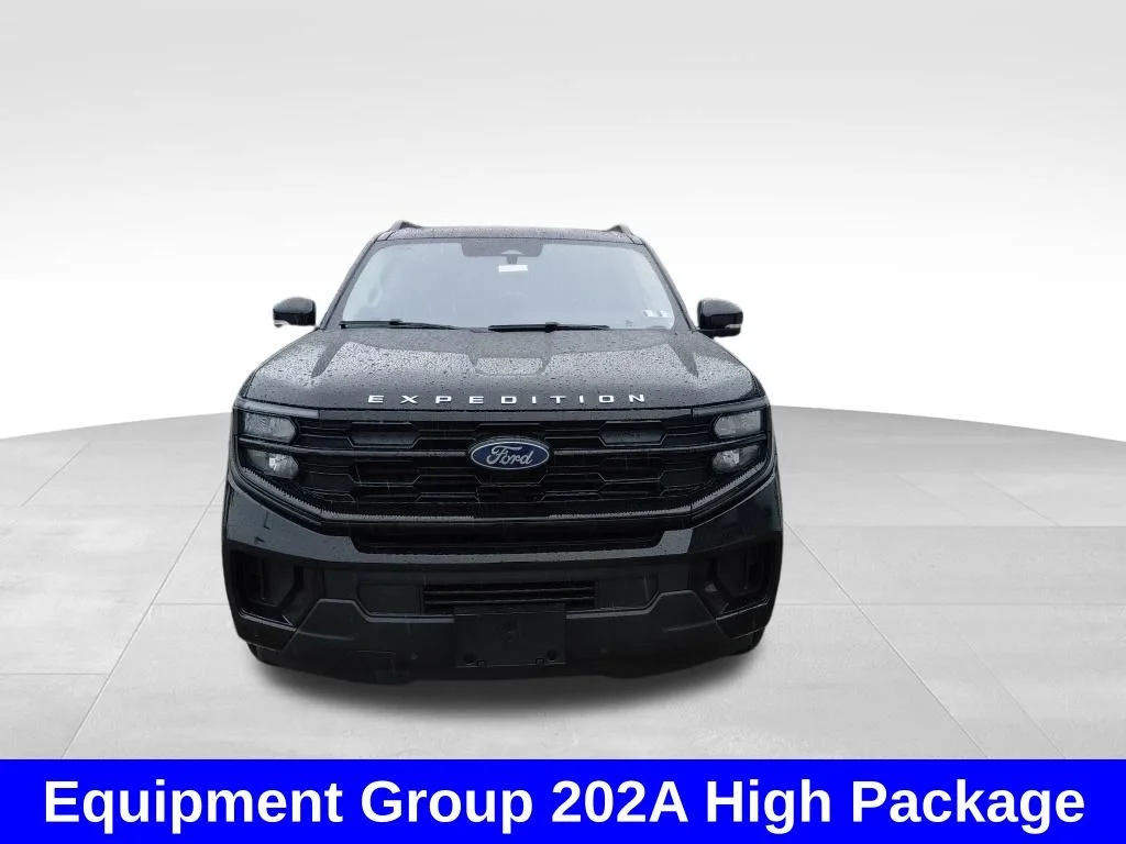 Used 2025 Black Metallic Ford Active image 3