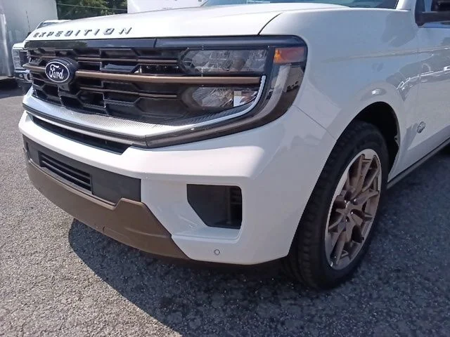 New 2027 Star White Metallic Tri-Coat Ford MAX King Ranch® image 9