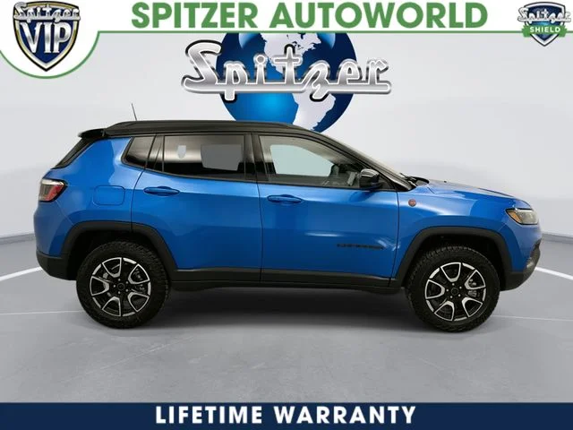New 2026 Hydro Blue Pearl-Coat Exterior Paint Jeep Trailhawk image 10