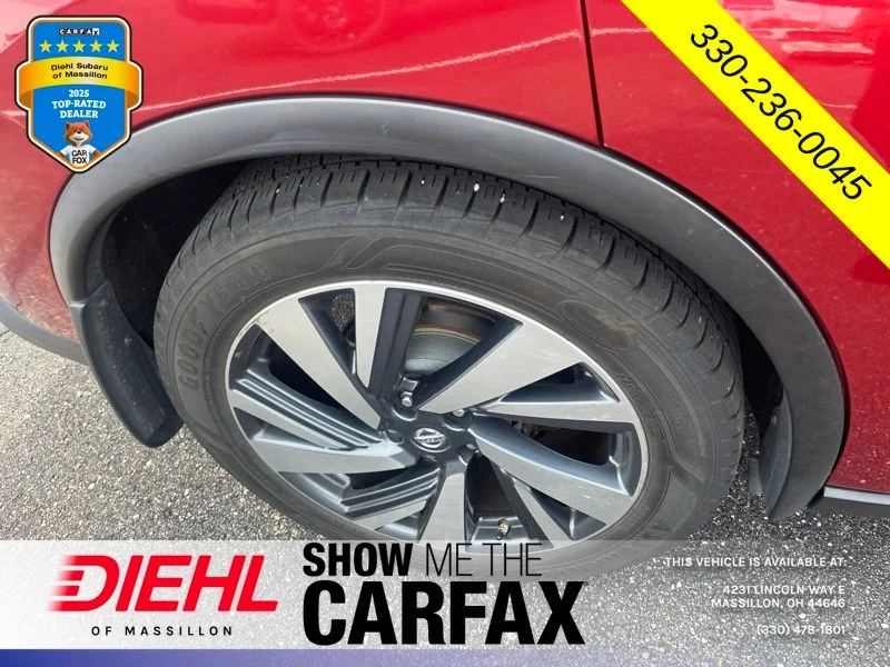 Used 2017 Red Nissan Platinum image 8
