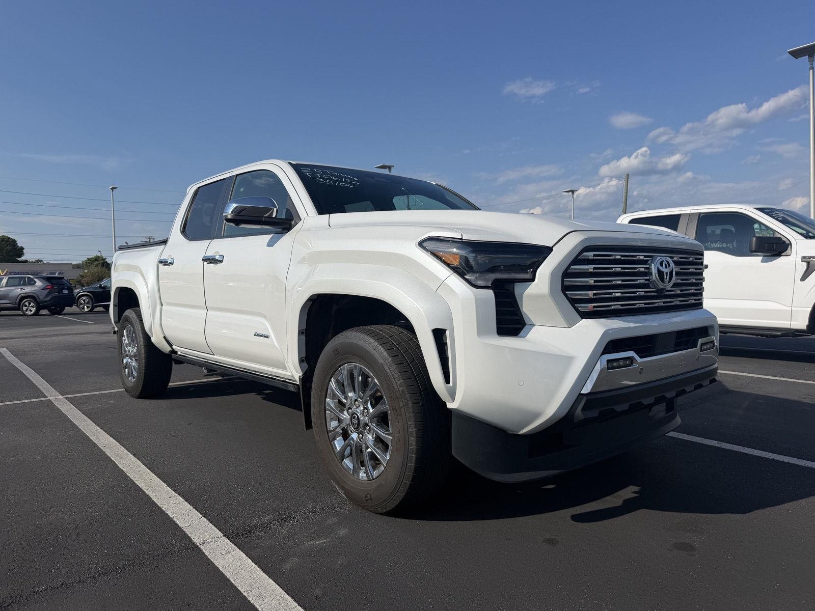 Used 2025 Wind Chill Pearl Toyota Limited image 3
