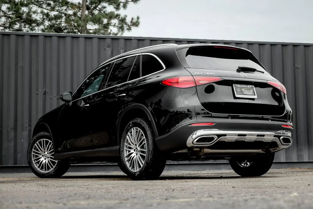 New 2026 Black Mercedes-Benz GLC300 image 2