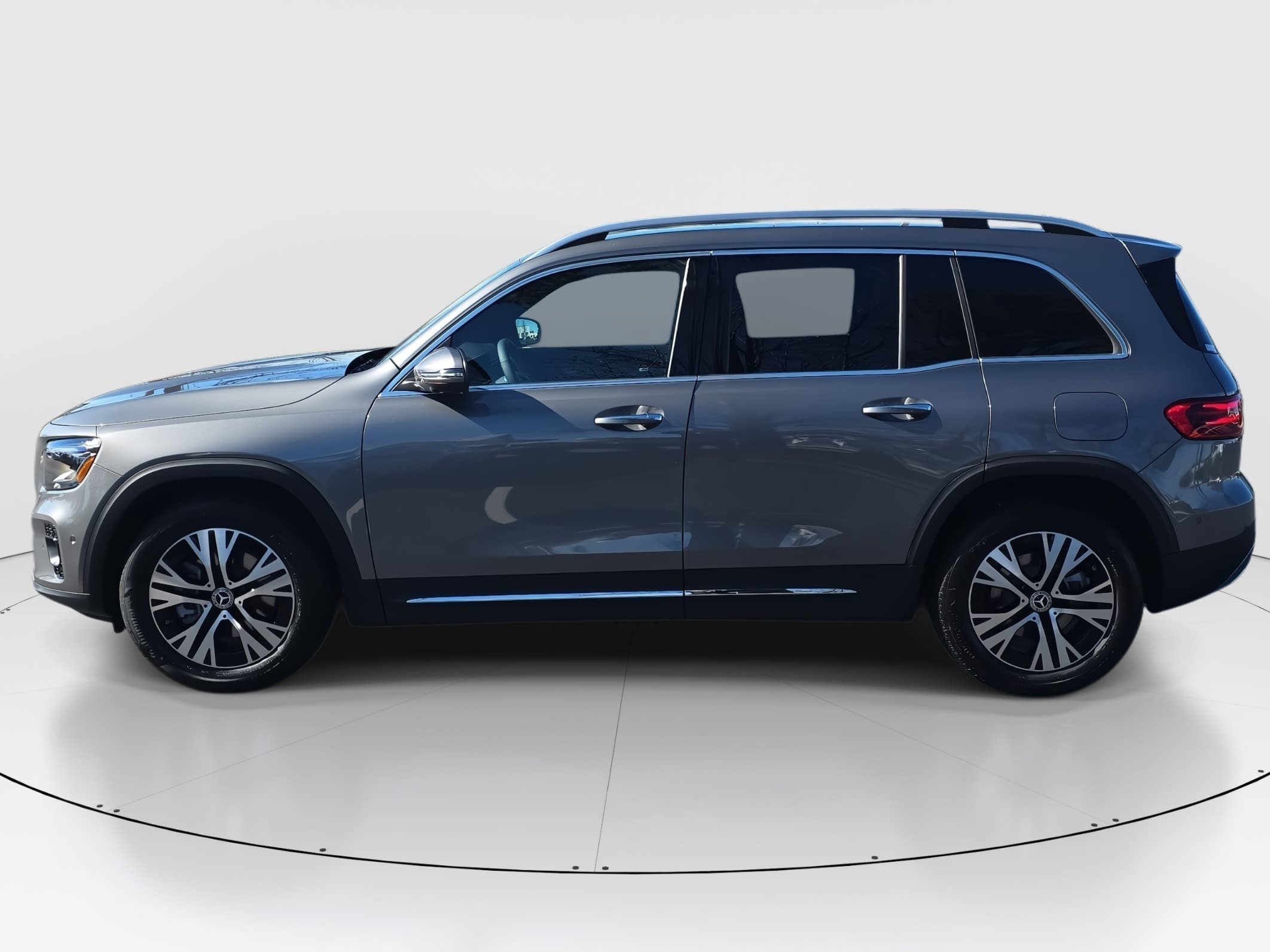 New 2026 Mountain Grey Metallic Mercedes-Benz GLB250 image 4