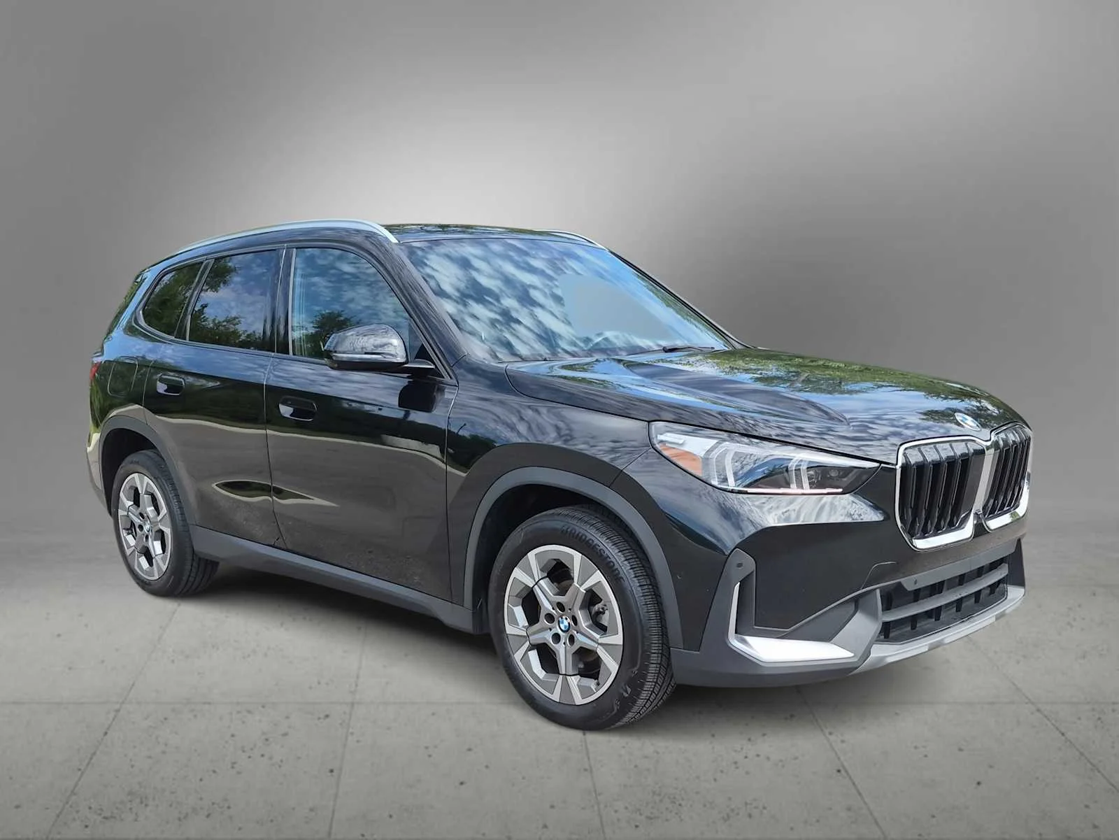 Used 2023 Black Sapphire Metallic BMW xDrive28i image 2