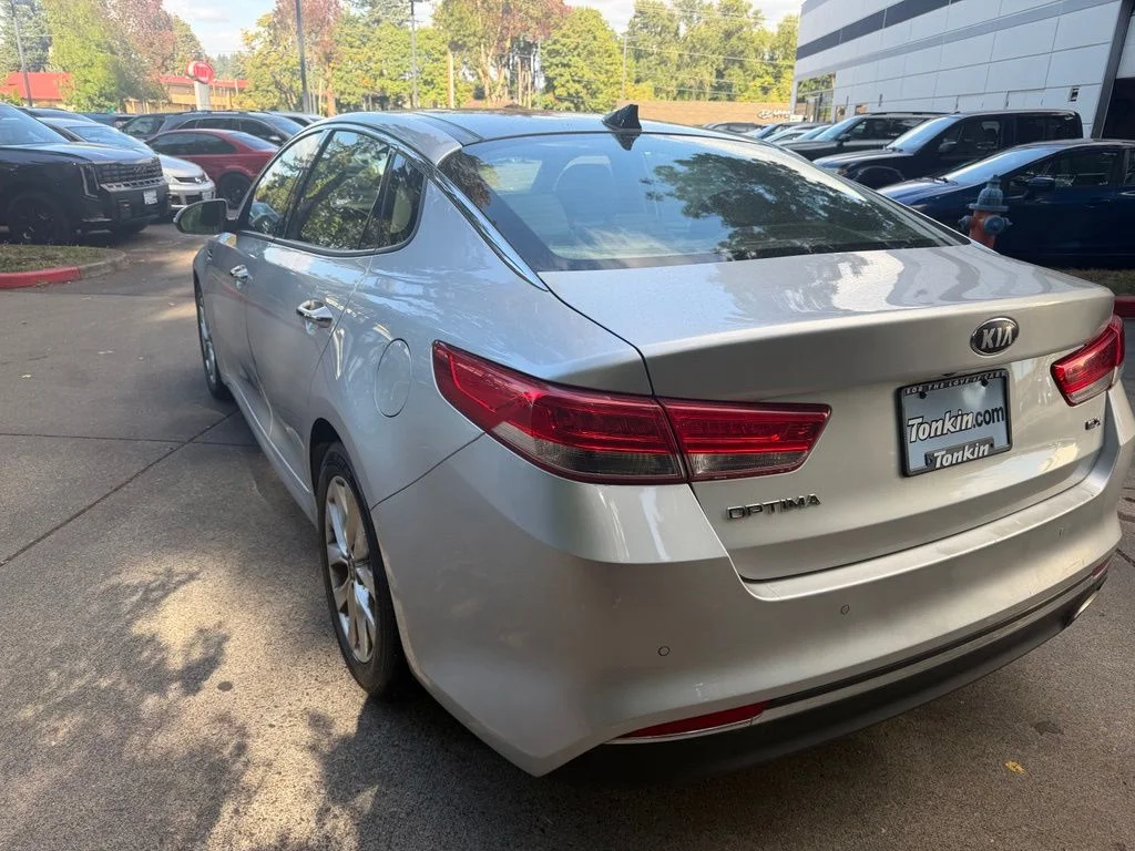 Used 2018 Sparkling Silver Kia EX image 6